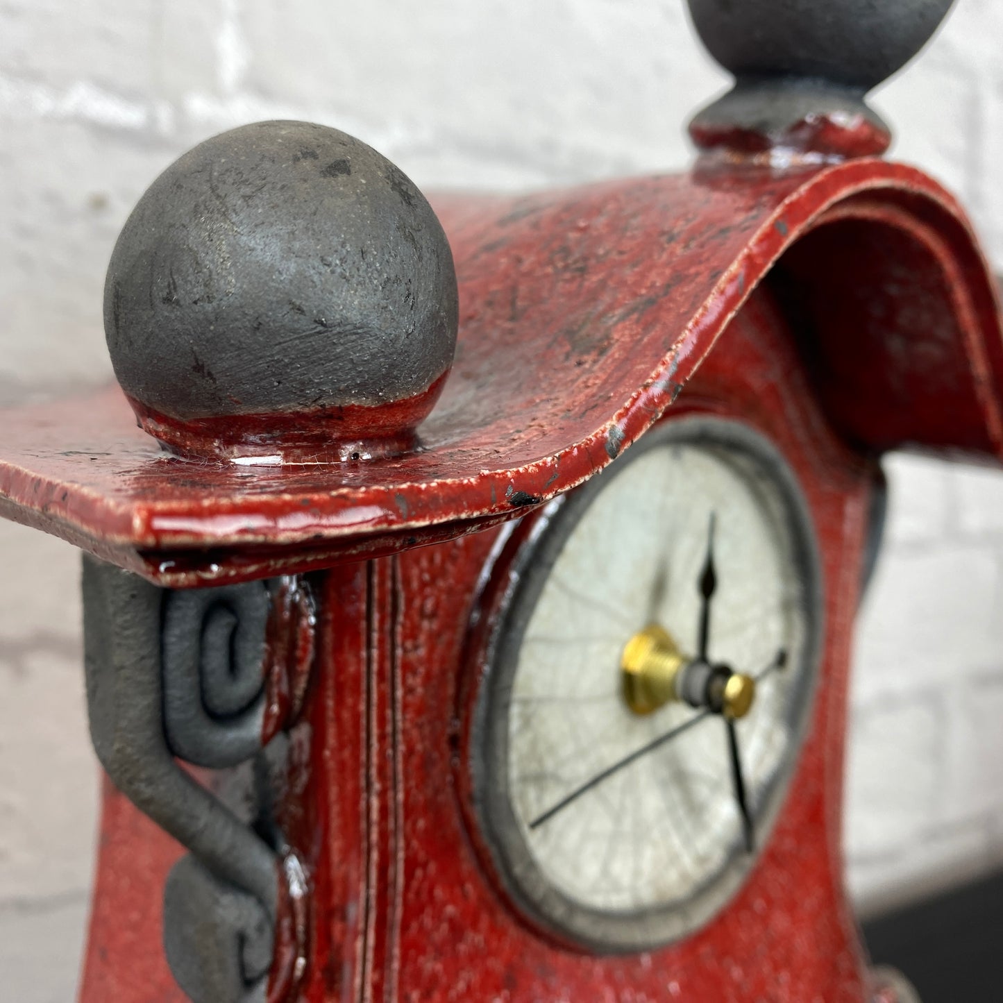 Stonesplitter Medium Mantle Clock Red