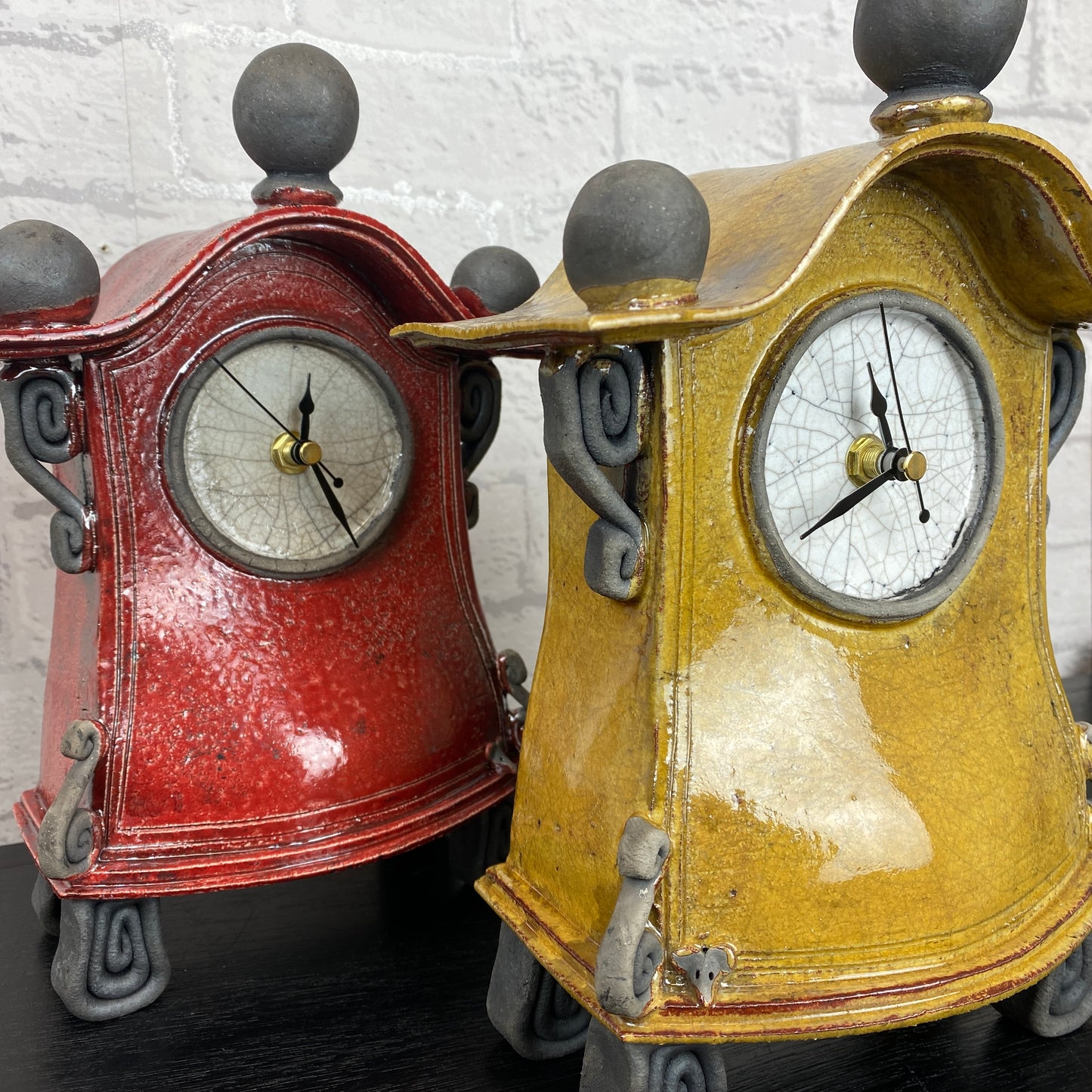Stonesplitter Medium Mantle Clock Red