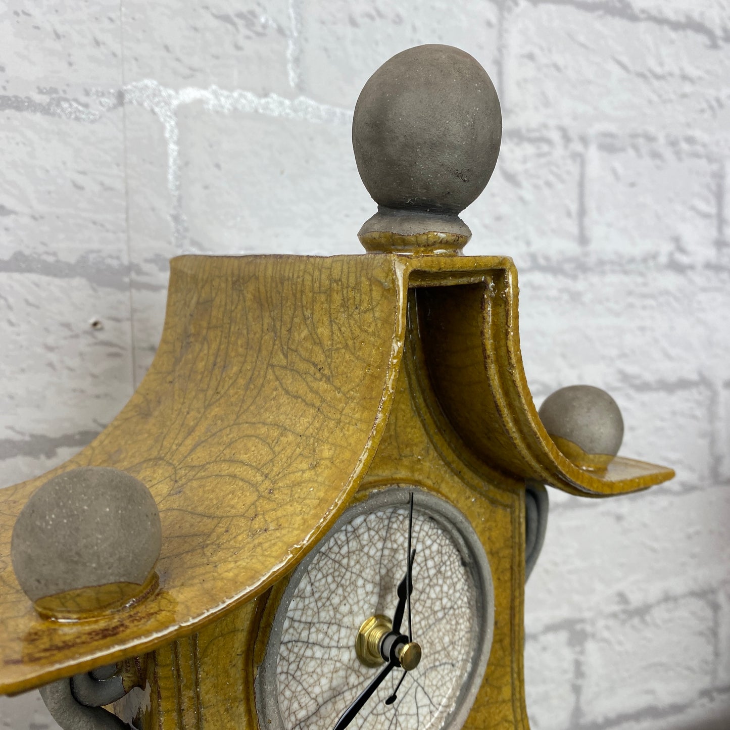Stonesplitter Medium Mantle Clock Ochre