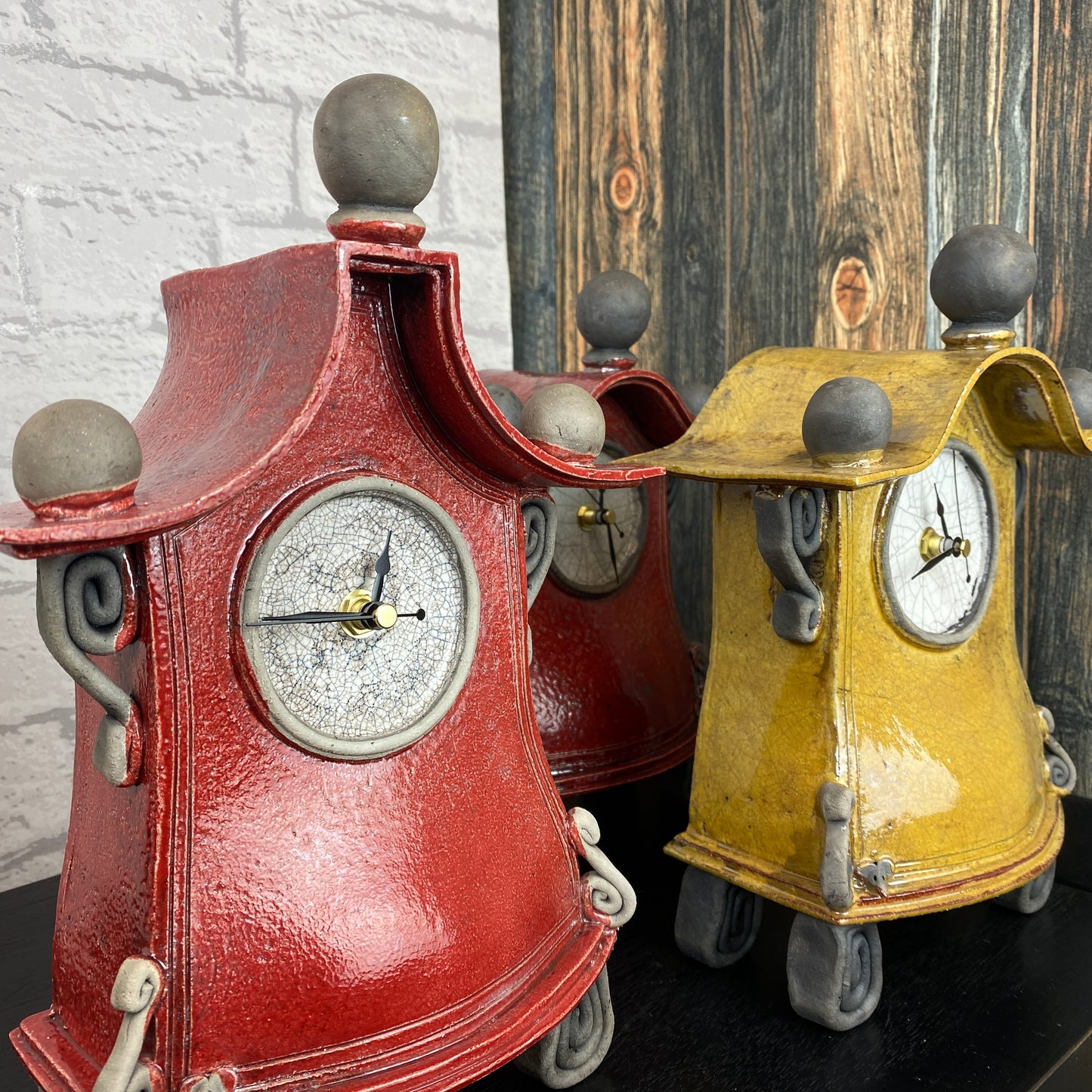 Stonesplitter Medium Mantle Clock Red